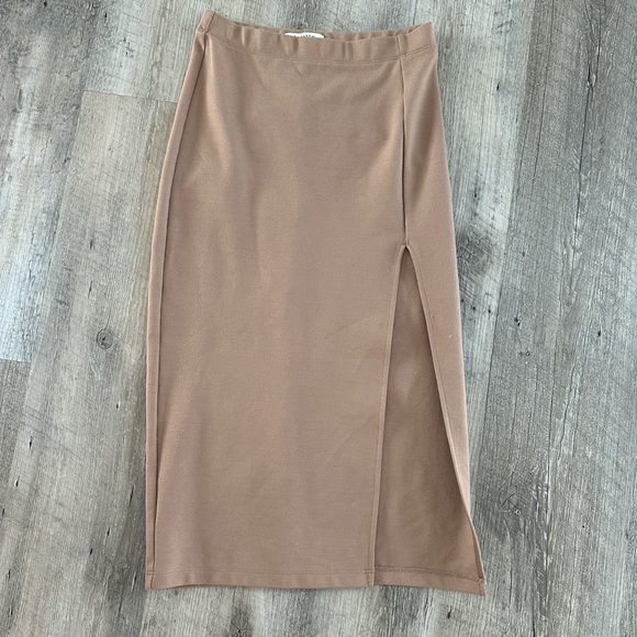 Babaton Pencil Skirt - Picture 2 of 6